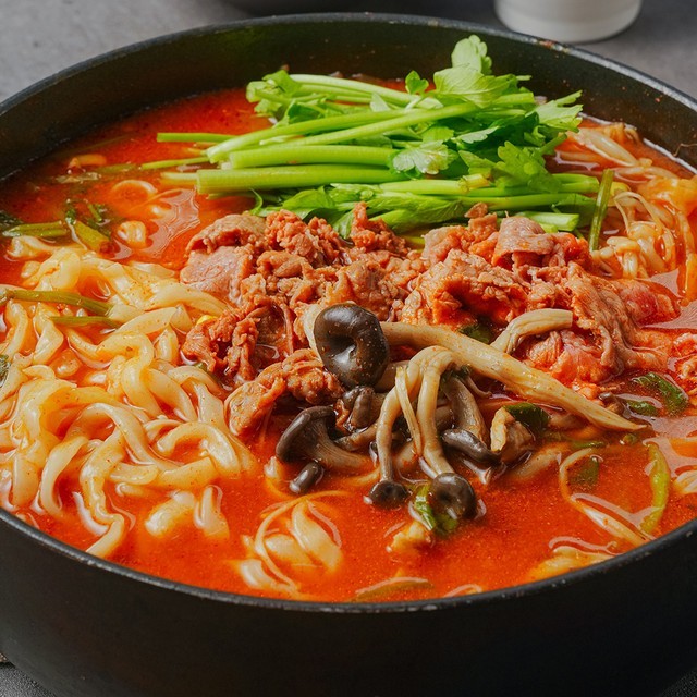 샤브샤브버섯칼국수 이미지