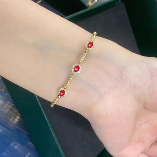 커런덤 이미지
